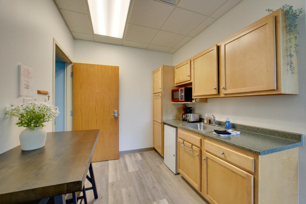 1 Mi to Allegheny River Cozy Apt with Shared Patio!